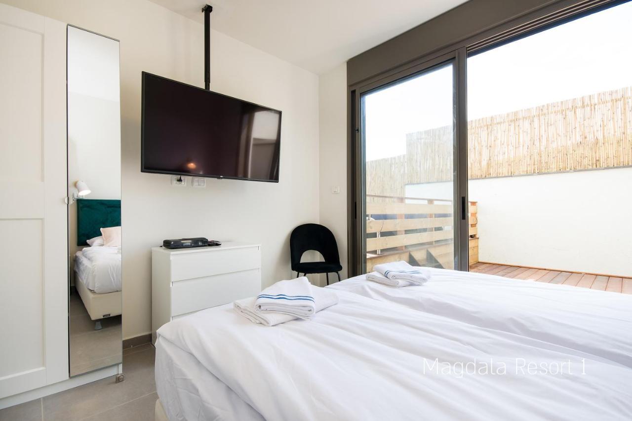 Yalarent Magdala Resort- Luxury Suites With Pool Or Jacuzzi With Sea View Migdal Exterior photo